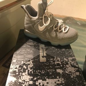 Boys size 5 Lebron James basketball shoes by Nike